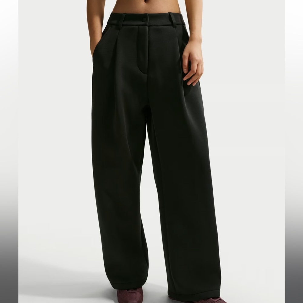 Nike Pregame Fleece
Women's Loose Mid-Rise Trousers